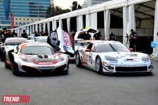 В Баку стартовал парад гоночных машин, участвующих в City Challenge (Фото)